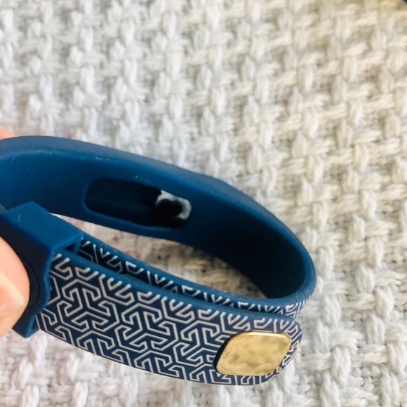 Tory Burch for Fitbit band - Picture 5 of 6